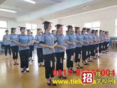 石家庄哪个学校能学高铁乘务专业