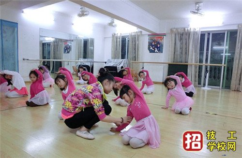 石家庄教联中专学校幼师专业