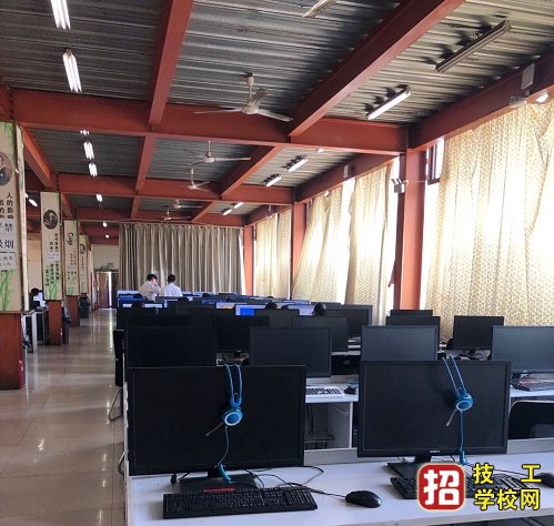 石家庄东华铁路学校实训室