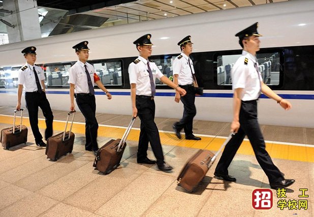 男生学高铁乘务身高多少？