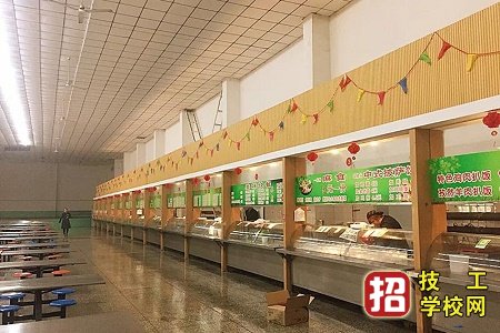 石家庄铁路职业技工学校伙食费贵吗