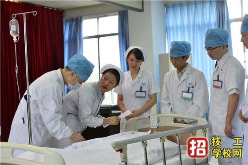 初中上卫校毕业能去医院工作吗?
