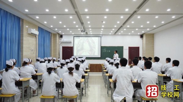 河北同仁医学院春季有3+2大专专业吗？