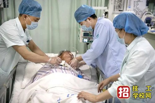 河北同仁医学院春季班3+2专业有吗？