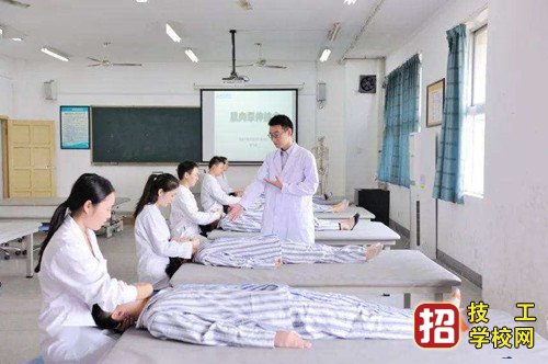 初中生想上本科可以上石家庄冀联医学院3+4专业吗？