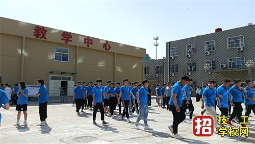 提前报名河北同仁医学中专学校影响中考吗？