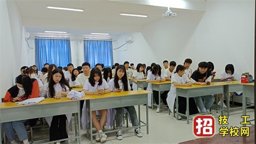 河北同仁医学中等专业学校2023年招生开始啦！